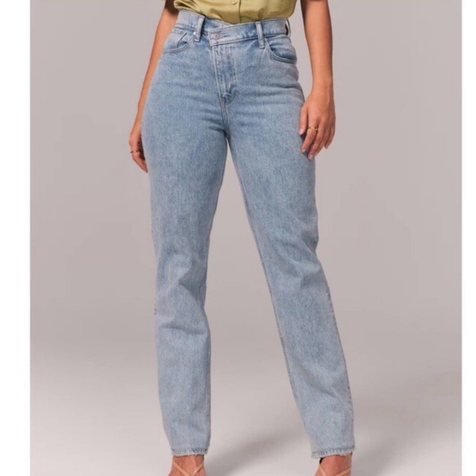 Abercrombie & Fitch 90’s Straight Ultra High Rise Jeans