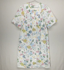 Vintage Robe Womens Large White Floral Pearl Snap House Coat Cotton Blend