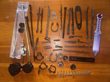 Lot de pièces de fusil de chasse revendeur d'armes anneaux leviers entretoises obus verrous Remington plus