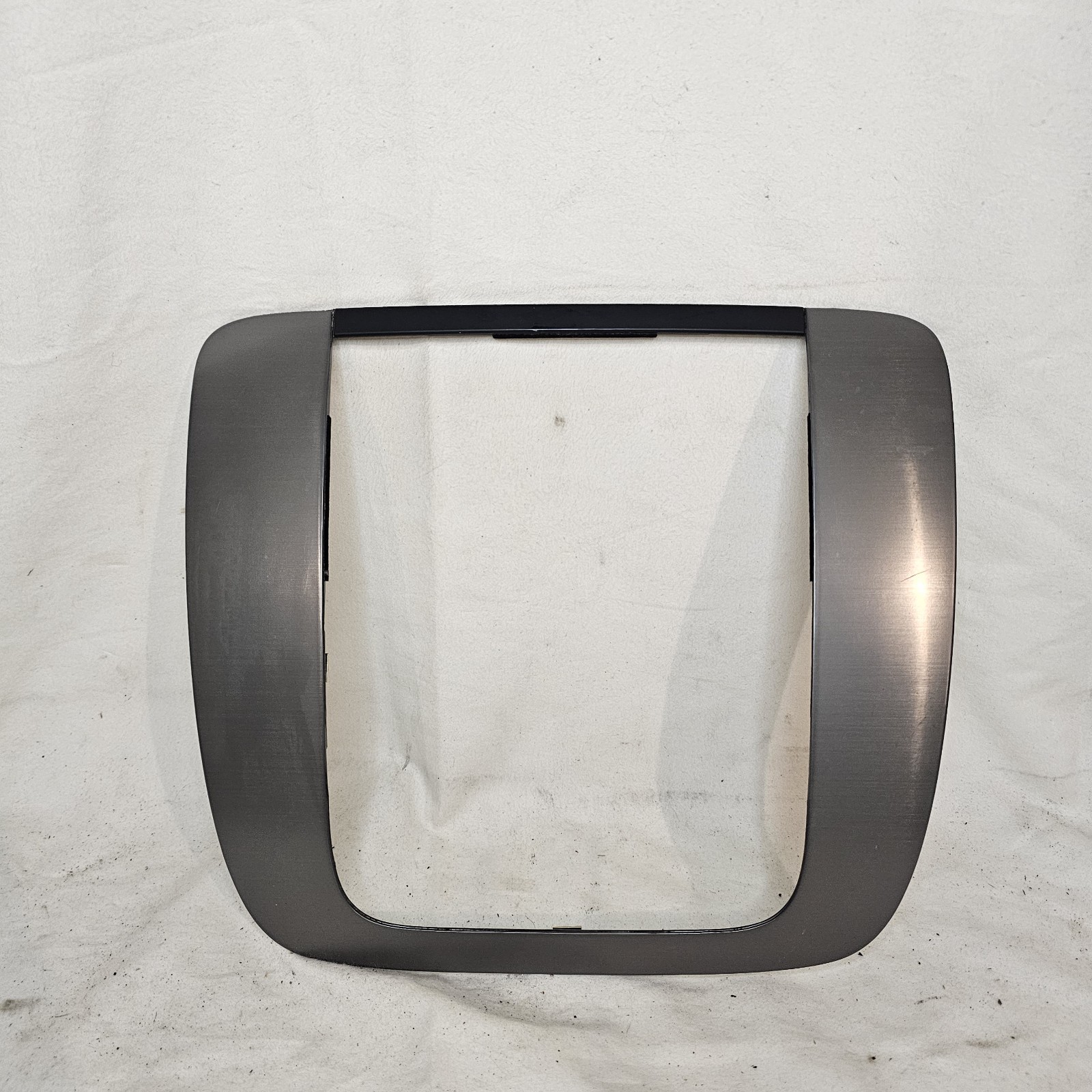 2007-14 Yukon Tahoe Suburban Avalanche Center Dash Radio Bezel – Silver Brushed