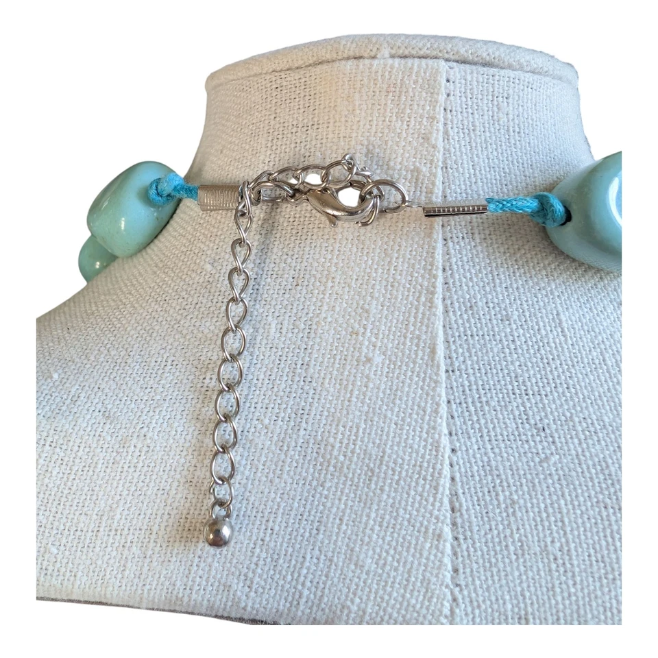 Collar grueso imitación turquesa atado a mano Foto 2 de 3