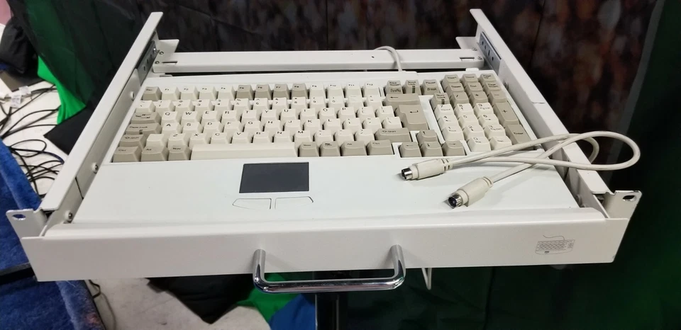 Rack Mount Keyboard/touchpad pull out - Image 4 of 4