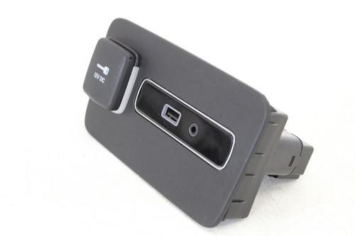 2017-2019 ALFA ROMEO GIULIA CONSOLE USB AUX AUXILIARY JACK ADAPTER PORT HUB OEM - Picture 2 of 11