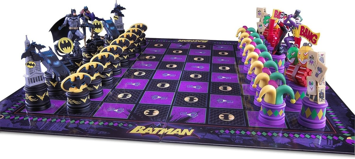 バットマン チェスセット Officially Licensed Batman Chess Set - 32 Character Game