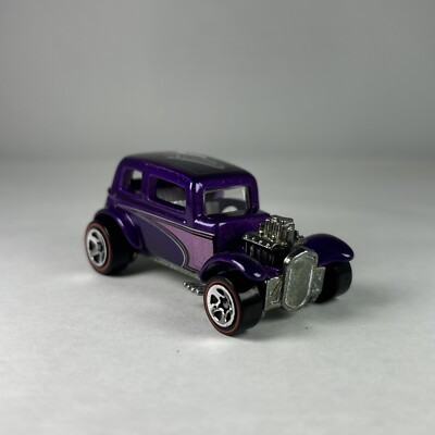 1932 32 Ford Vicky Collectible 1/64 Scale Diecast Diorama Model