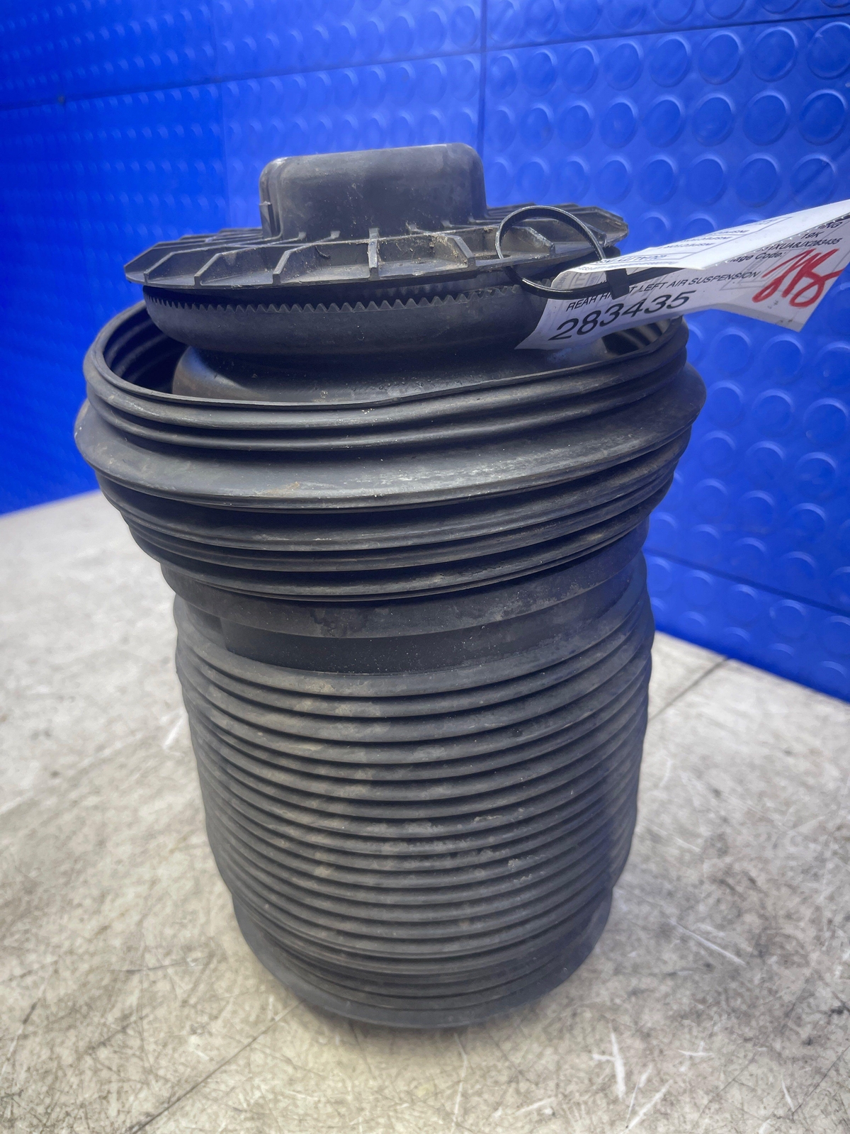 2017-2022 MASERATI LEVANTE OEM REAR RIGHT LEFT AIR SUSPENSION SPRING BOOT
