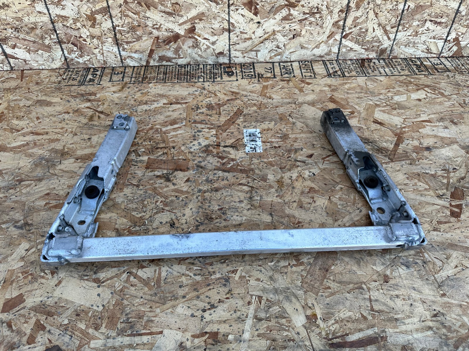 CROSSMEMBER LOWER SUPPORT BRACKET ASSEMBLY OEM 14-20 MASERATI GHIBLI S