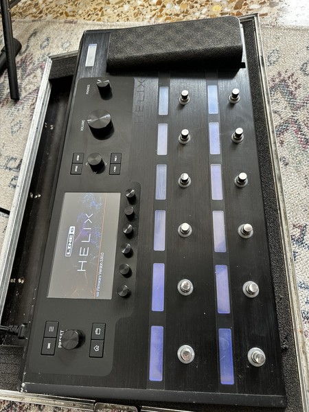 Line6 Helix + Thon Flightcase