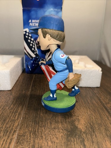 Rick Monday Cubs vs Dodgers MLB SGA Bobblehead Save The Flag 2013 Nuevo - Imagen 13 de 18