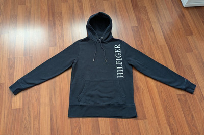 Tommy Hilfiger Sweatshirt blau mit Frontdruck mit Kapuze Gr. S neuwertig