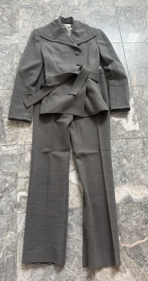 Traje Pantalón a Rayas Gris Cinturón COLECCIÓN ST. JOHN Talla 2 Foto 2 de 4