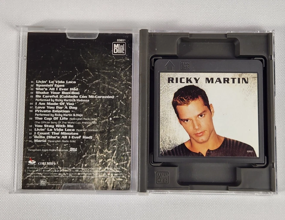 Ricky Martin MiniDisc MD Latin Pop Excellent Condition 1999 - Image 2 of 4