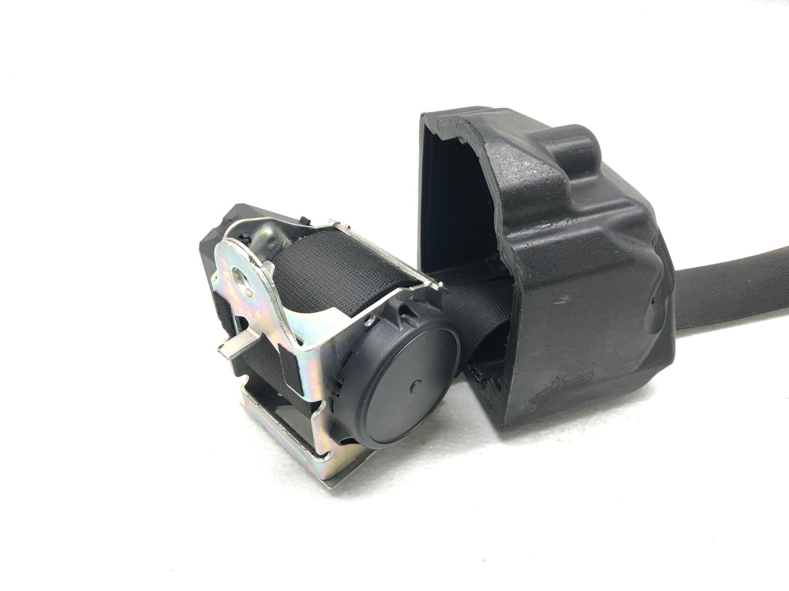 2017-2020 MASERATI LEVANTE RIGHT PASS REAR SEATBELT SEAT BELT RETRACTOR OEM