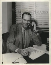 1940 Press Photo James H.R. Cromwell Starts Second International Typing Marathon