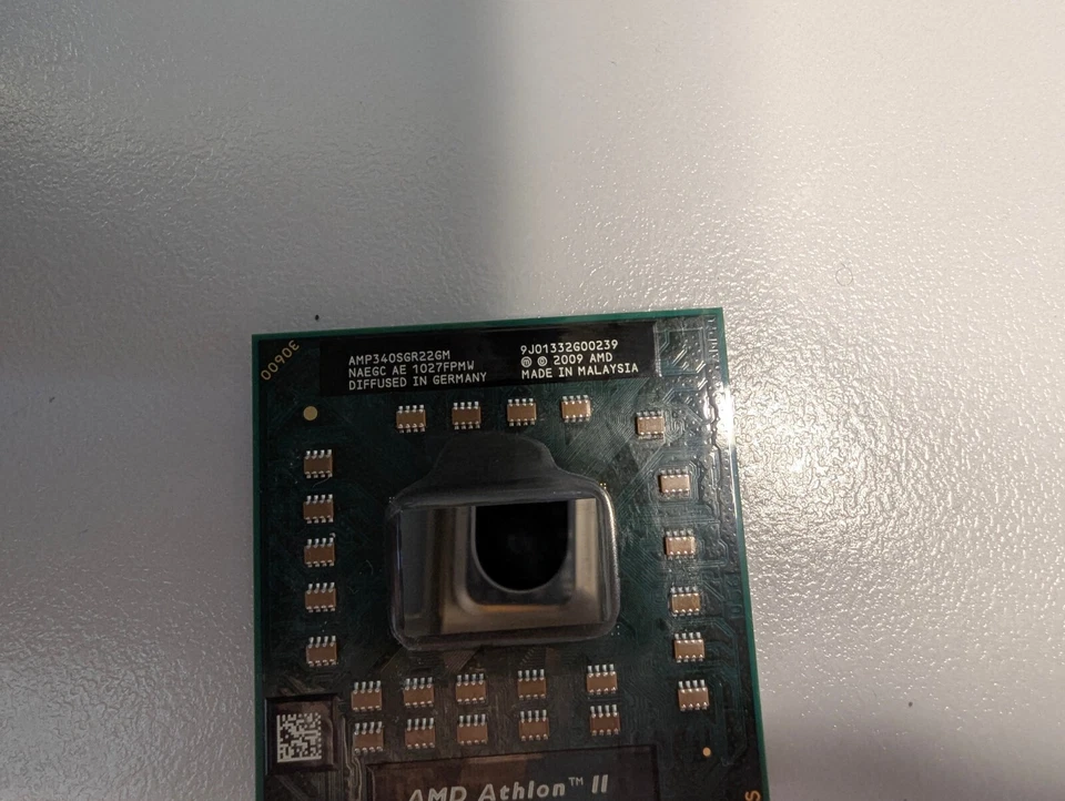 CPU AMD ATHLON II P340 AMP340SGR22GM 2.20GHZ SOCKET S1 (2204N) - Immagine 3 di 4