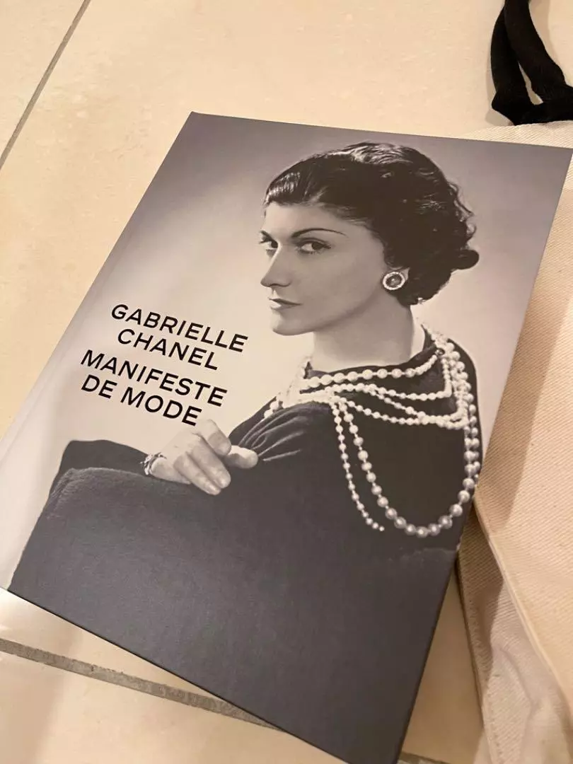 rare new goods CHANEL Gabrielle Chanel exhibition VIP special booklet back  set