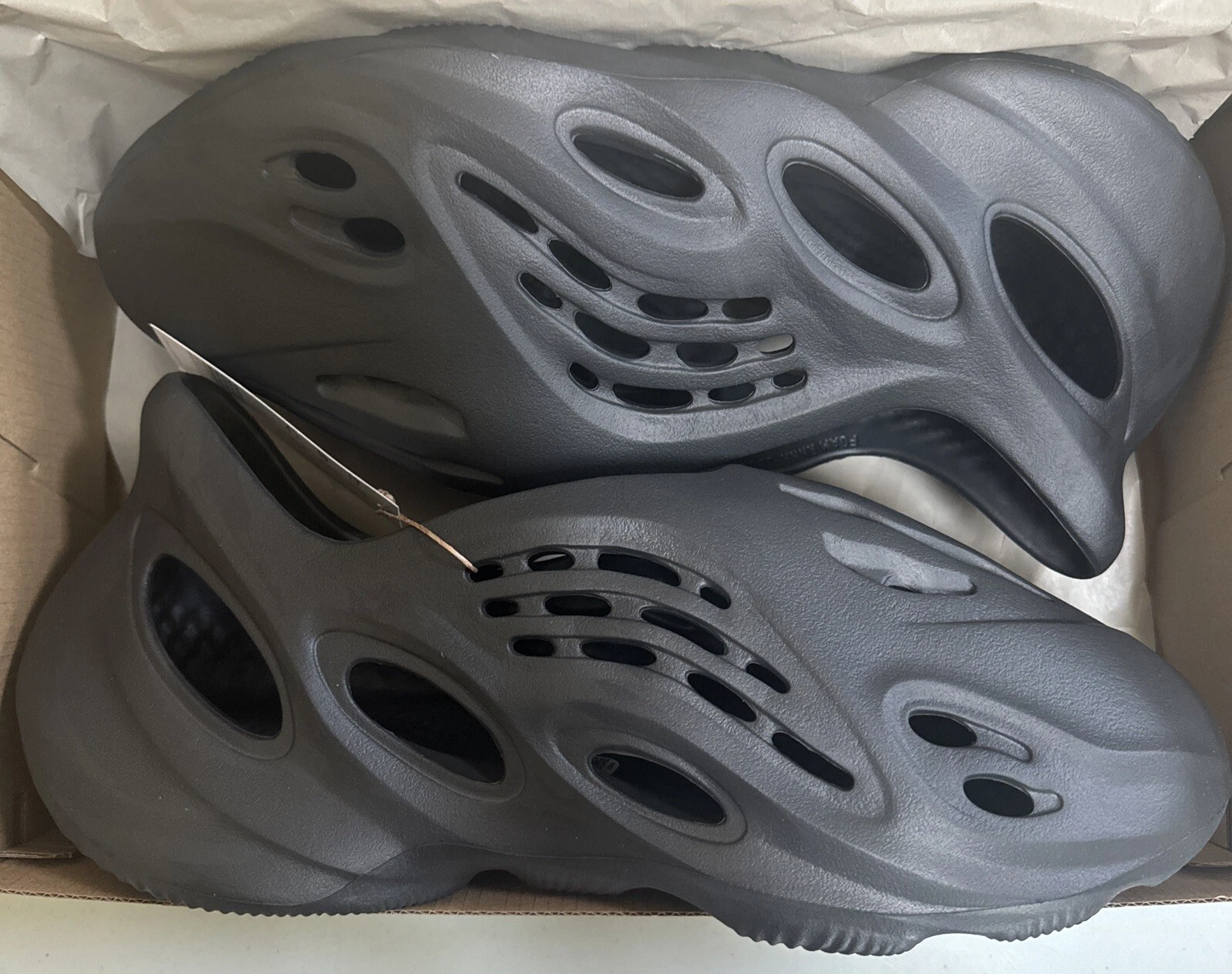 Adidas Yeezy Foam Runner RNNR Uomo Taglia 11 Onice (HP8739)