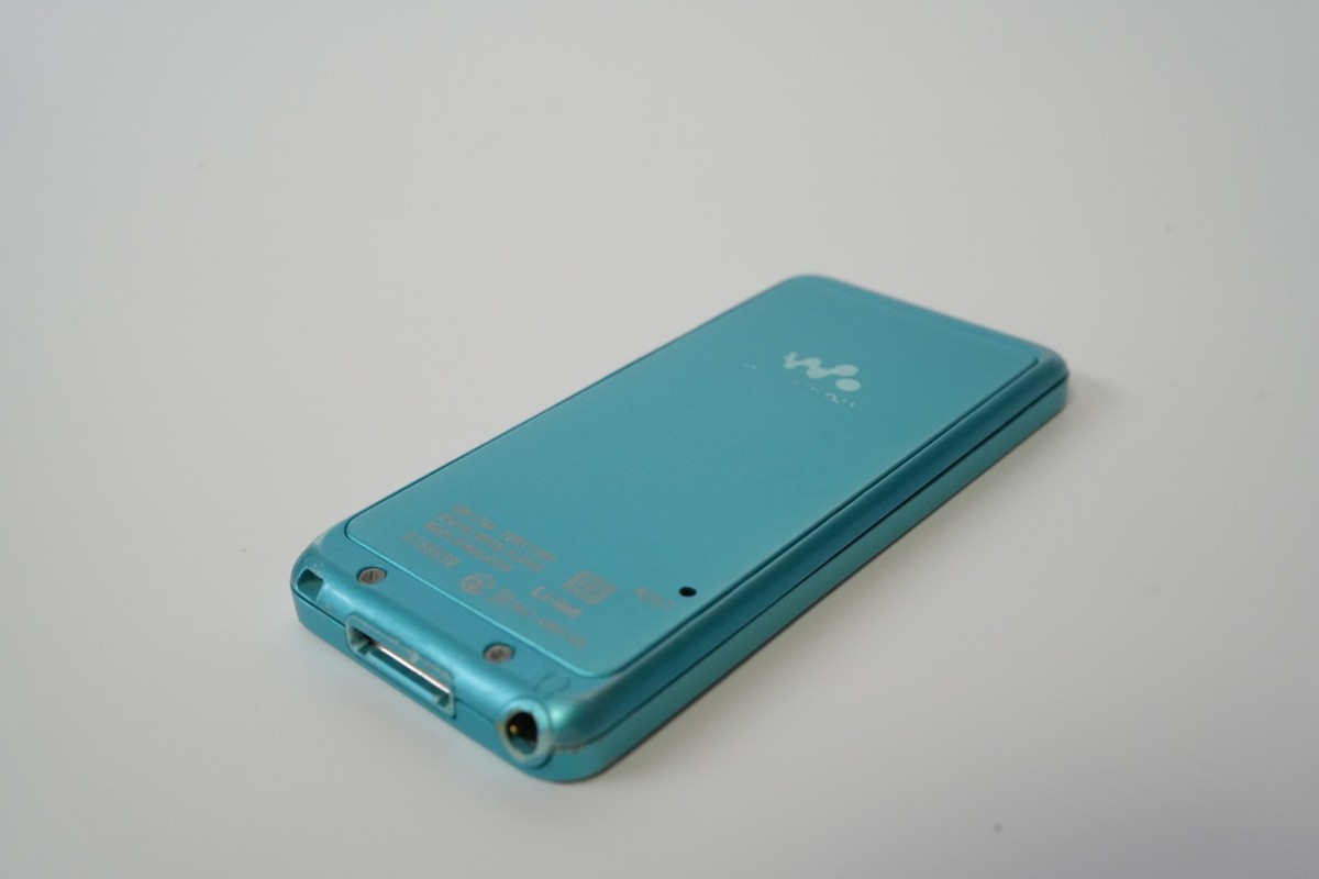 Sony Walkman NW-S784 Blue 8GB Bluetooth MP3 Player + Speaker Dock