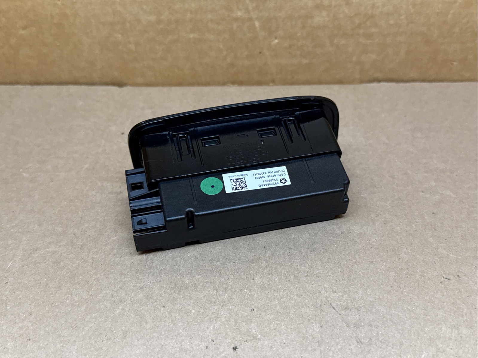 2017-2021 Chrysler Pacifica Left Side USB Aux HDMI Port Terminal 68229844AB