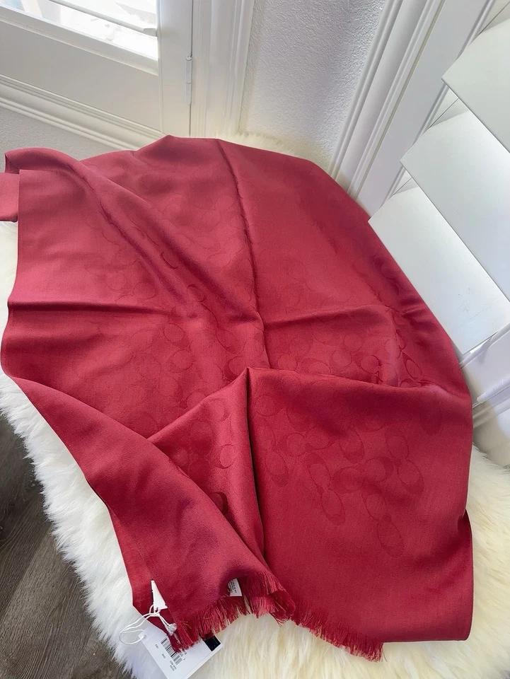 全新带标签蔻驰围巾裹巾 76394 女式签名 C 标志羊毛/丝绸 1941 红色 $178 — 第 3/4 张图片