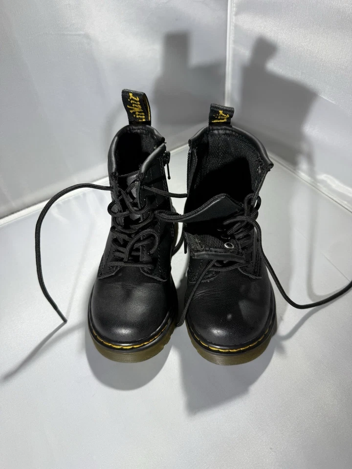 Dr. Martens 1460 Botas de Cuero de Combate Negras Suelas Rebotantes Niño Pequeño Talla 7 EE. UU. Nuevas Foto 2 de 3