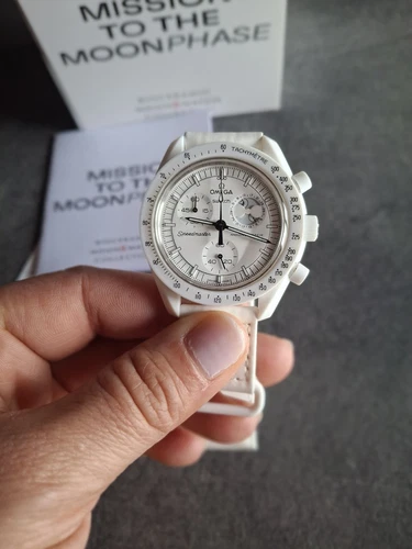 OMEGA Swatch - MoonSwatch. Mission to the MoonPhase SNOOPY