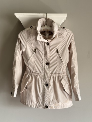 Burberry - Picture 2 of 9