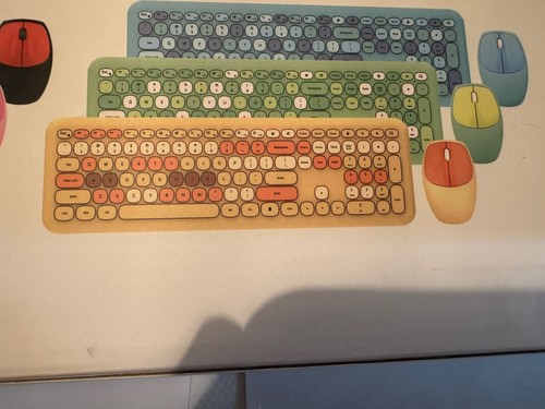Fashion multi-color wireless keyboard and mouse set color light cream. - Picture 2 of 3