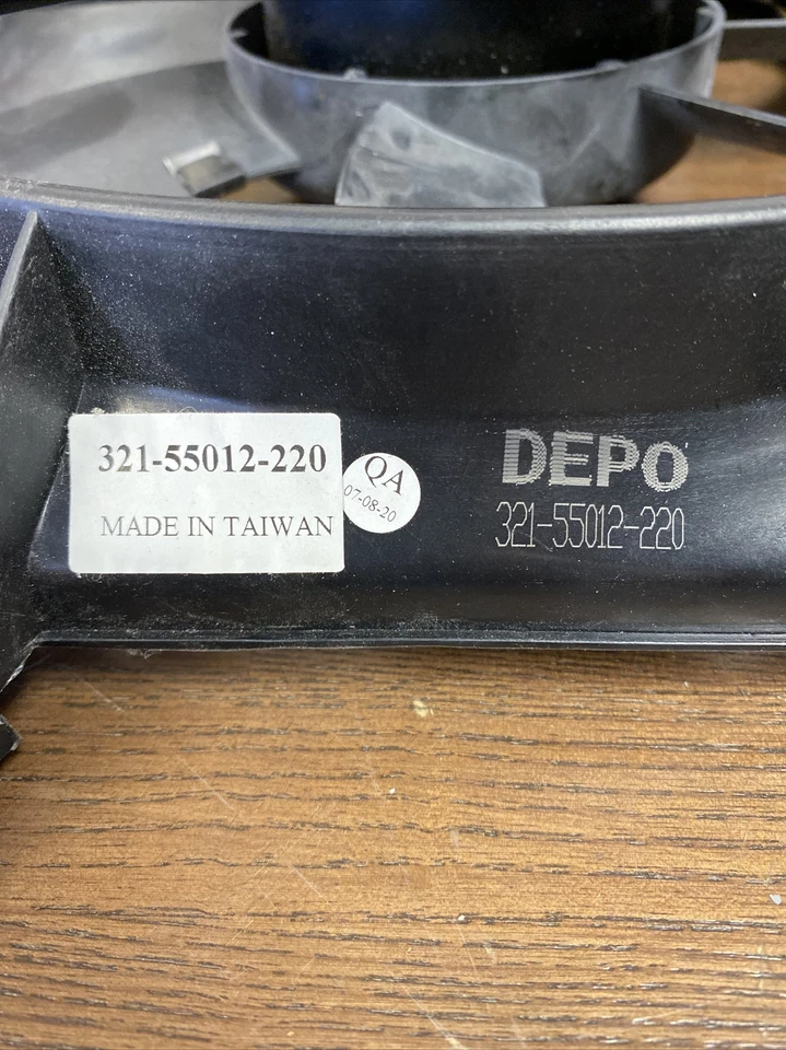 Ventilador condensador aire acondicionado manual Hyundai Accent 2000-2003 1,5 L 4 cilindros Foto 2 de 4