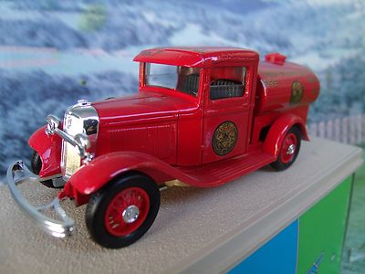 1/43 Eligor (France)  1934 Citerne Pompiers Ford V8