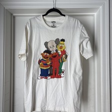 KAWS Uniqlo Sesame Street Group Shirt UT Large/L Bert Ernie Elmo EUC