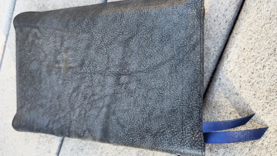 Schuyler NIV Bible Black Pearl Calfskin Genuine Leather - Image 4 of 4