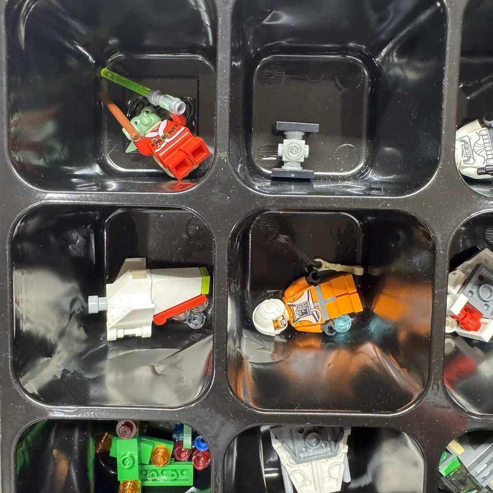 LEGO Star Wars - Advent Calendar 2011 (7958) All Minifigures Plus Extras  - Image 2 of 4