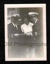 WW2 ERA SAILORS OFFICERS w/WOMEN LOOKING  SOMETHING OLD/VINTAGE PHOTO- A534