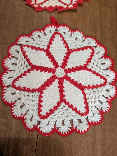 Lot Of 4 Poinsettia Potholders/Doilies Hand Crocheted - Picture 2 of 5