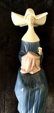 Lladro Nun "Time to Sew" 5501 Porcelain Figurine