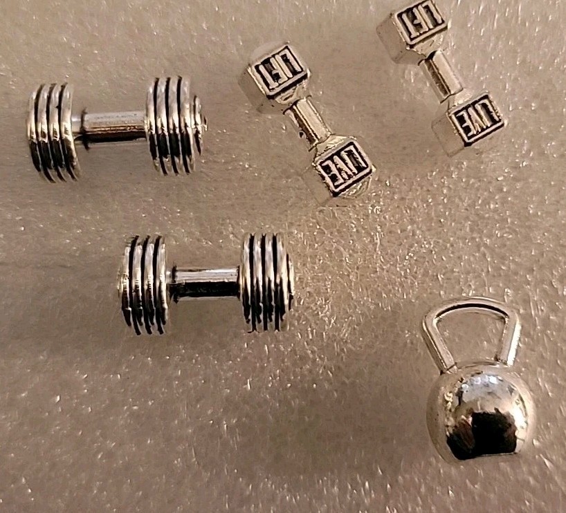 Mancuernas miniatura 1:12 levantamiento de pesas pesas de mano bola de agua plateada 5 piezas