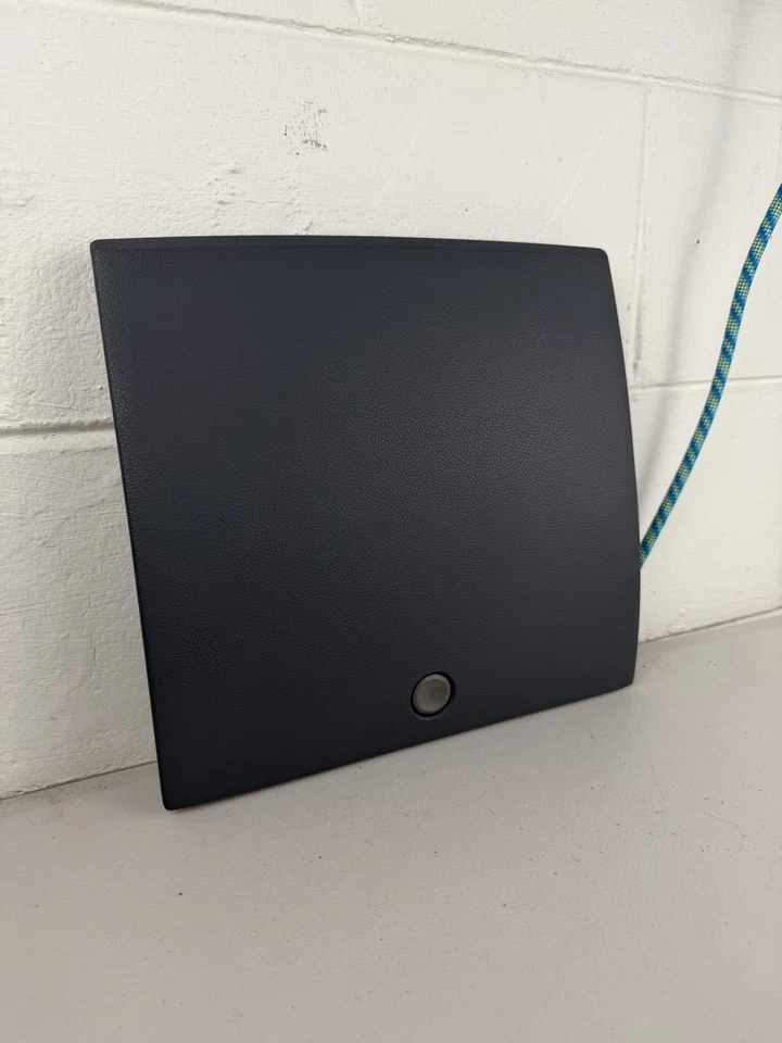 G1X-5413549 05-07 Ford Five Hundred Mercury Montego tablero guantera cubby gris Foto 2 de 4