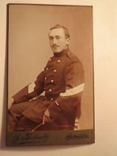 Morges - sitzender Soldat in Uniform - Schweiz / CDV