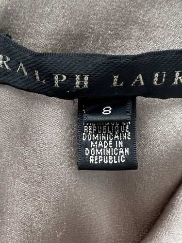 Elegant and timeless Ralph Lauren Black Label dress in a flattering fitted silho - Picture 13 of 20