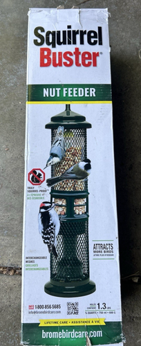 Squirrel Buster Nussfutterhaus Eichhörnchenfest Vogelfutterhaus für Nüsse zwei Maschen