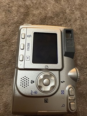 Nikon COOLPIX E5200 デジカメ Nikon COOLPIX E5200 5.1MP Digital Camera - Silver | eBay
