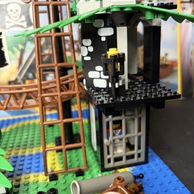 LEGO Pirates: Forbidden Island (6270) retired 100% complete w/ box, instructions