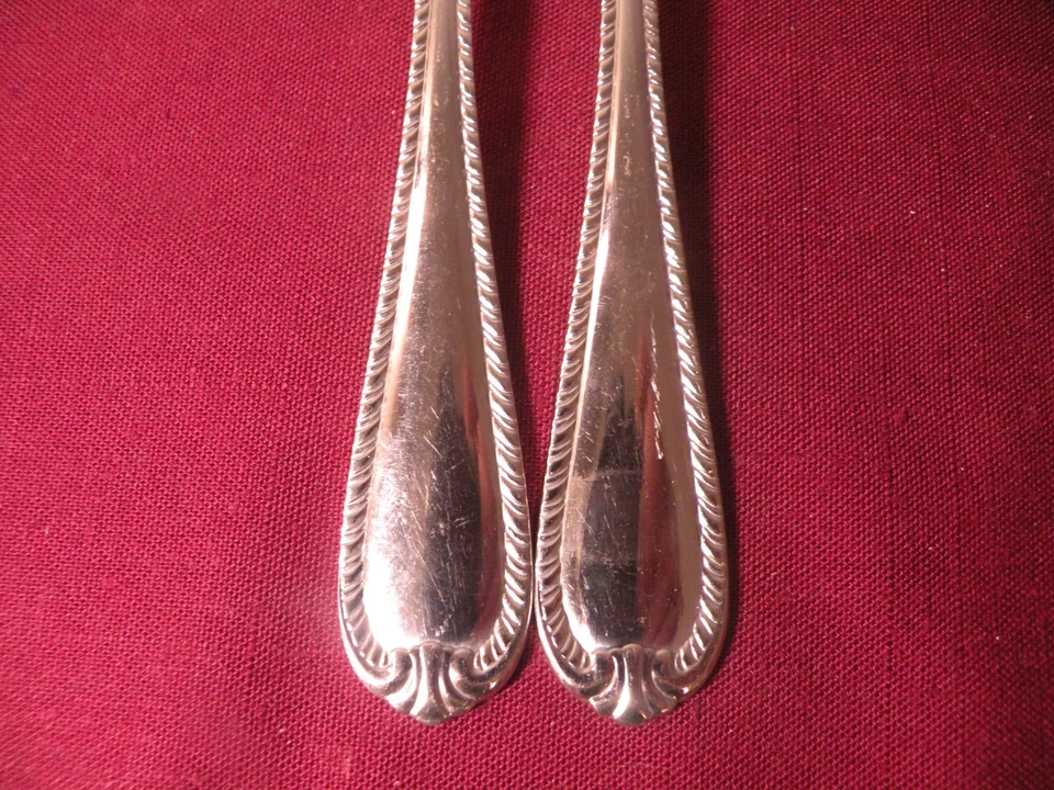 Juego de 2 tenedores de cena brillantes de dominio inoxidable Reed & Barton 18/10 7/8" Foto 3 de 4