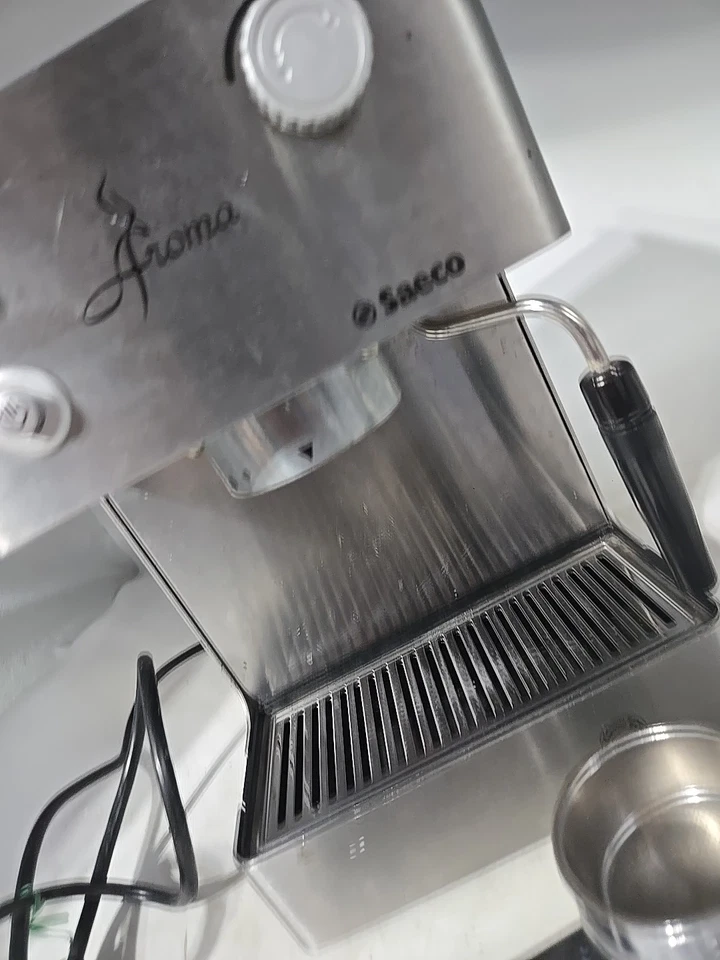 MÁQUINA DE CAFÉ ESPRESSO SAECO AROMA PLATEADA SIN-015XN probada con portafiltro  Foto 3 de 4