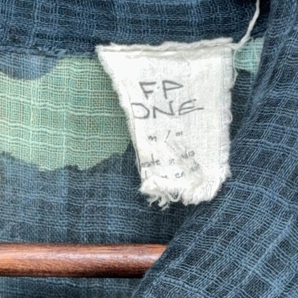 Free People 波西米亚花卉薄纱纽扣衬衫 M 皱纱原始下摆小屋 — 第 4/4 张图片