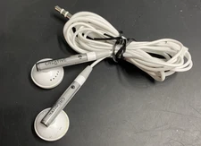 Creative EP-630 Noise-Isolating in-Ear Earphones Bundle Includes Many Extras New