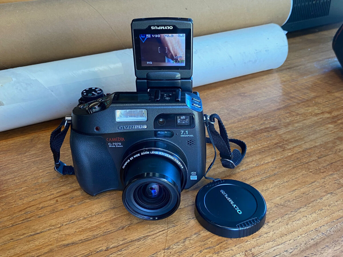 Olympus C-7070 Wide Zoom Camera with Rare Accessories Olympus C-7070 Wide Zoom Camera with Rare Accessories