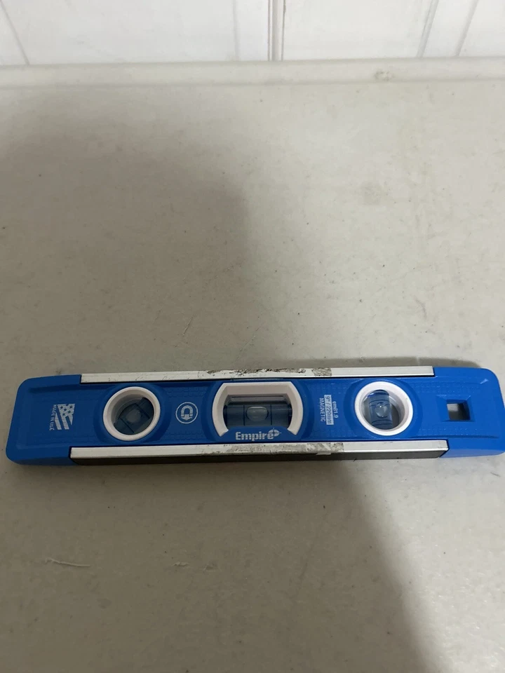 EM81.9G 9 Inch Magnetic Torpedo Level W/Overhead Viewing Slot Made in USA used - Image 3 of 4