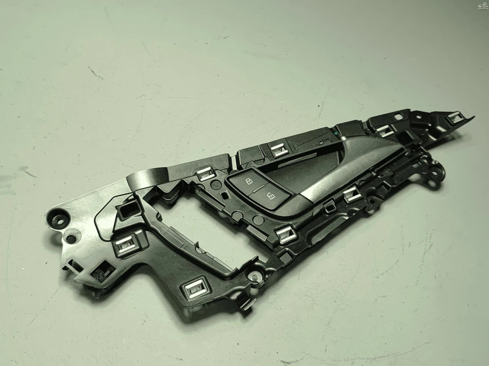 Manija de puerta interior del lado del pasajero delantero derecho OEM 2012-2018 Audi A6 S6 Foto 4 de 4